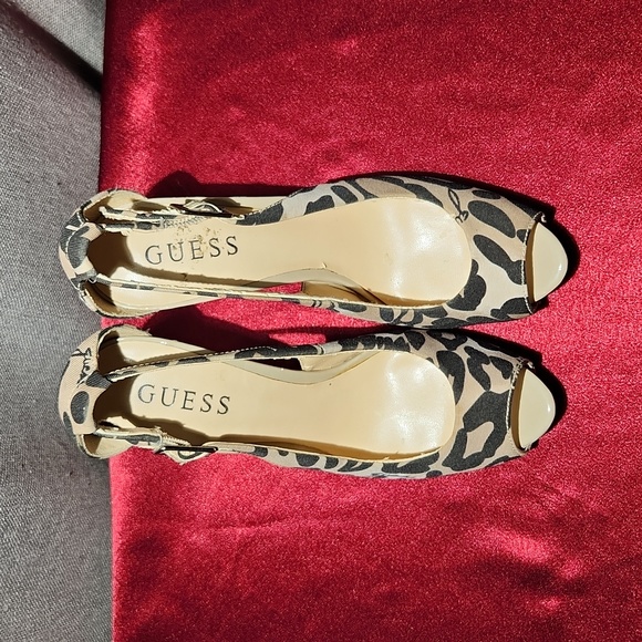 Guess Leopard Print peep toe adjustable buckle closure platform heels Size 6.5 - Picture 8 of 10